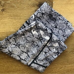 Zyia Active Leggings - Snake Print Crop Black White - Light N Tight 6-8